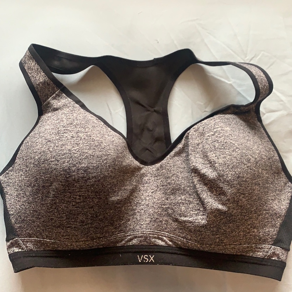 38D Victoria’s Secret sports bra